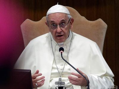 A veces es mejor separarse y evitar la guerra: Papa sobre matrimonio